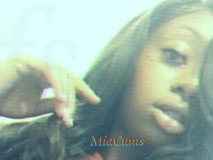 MiaCums