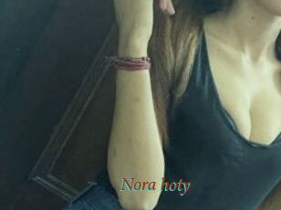 Nora_hoty