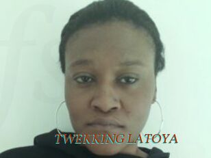 TWEKKING_LATOYA